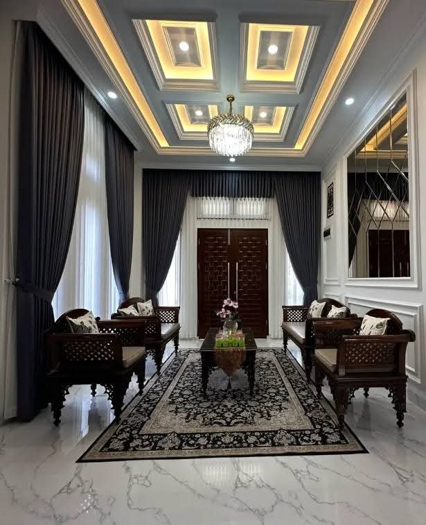 Dekorasi rumah elegan dengan aksesori dan tanaman hias modern untuk ruang tamu