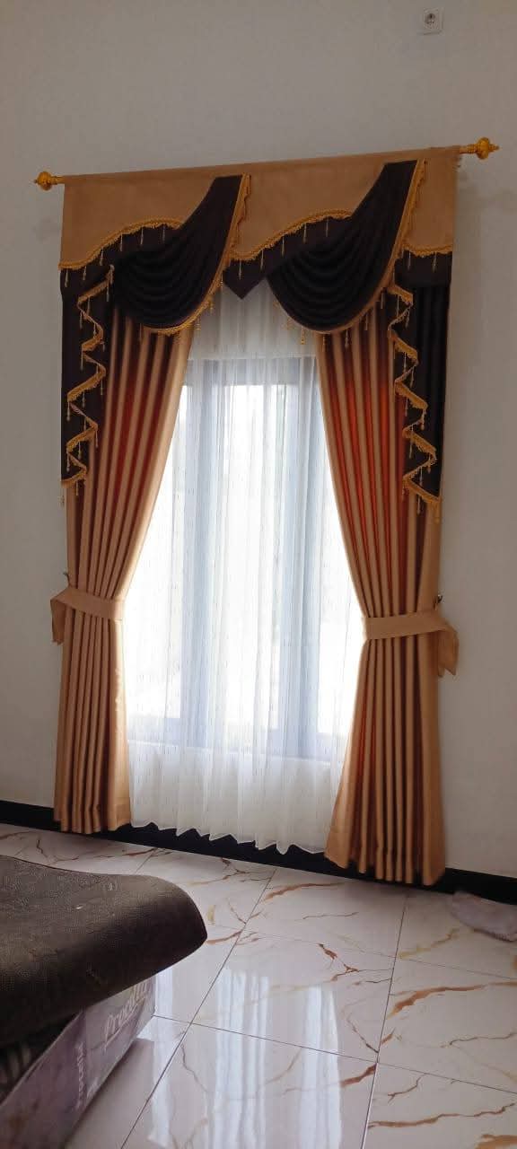 Vertical blind modern ruang kantor yang dipasang oleh tim profesional Mulya Decoration